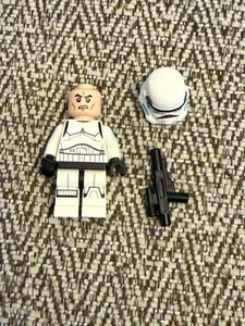 LEGO Star Wars FIRST ORDER STORMTROOPER Minifgure with Blaster - Picture 1 of 4