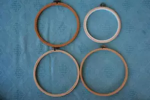 4 x PORTABLE Flexi + Wooden FRAME/HOOPS Tapestry Embroidery Artwork Craft AS NEW - Picture 1 of 1