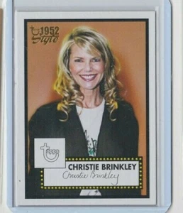 CHRISTIE BRINKLEY 05-06 TOPPS '52 STYLE ROOKIE-AFFERRA LA SUA CARTA OGGI-CONTRATTIAMO! - Foto 1 di 12