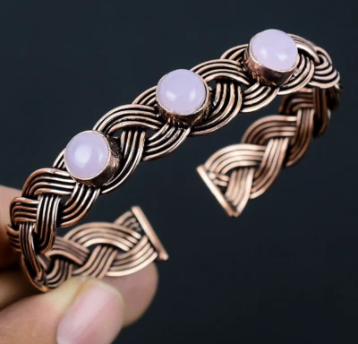 Brazalete ajustable de joyería de diseñador de alambre de cobre hecho a mano con piedras preciosas de cuarzo rosa Foto 1 de 4