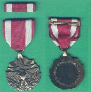 US VERDIENSTMEDAILLE mit Dienstband - Bild 1 von 1