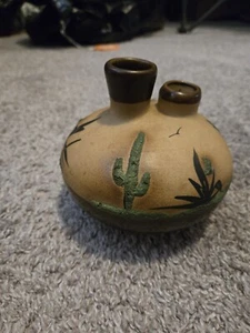 Betty Shelby Southwestern 2 Hole Vase with Cactus & Palm Trees are Textured - Bild 1 von 8