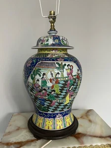 A LARGE CHINESE EXPORT PORCELAIN FAMILLE ROSE JAR AND A COVER CONVERTED AS LAMP - Picture 1 of 9