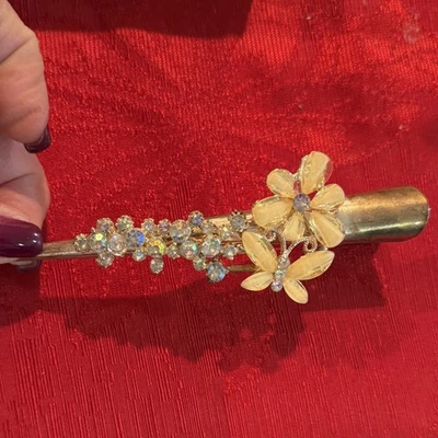 Hermosa pinza de pelo plateada estilo cocodrilo floral/mariposa vintage Foto 1 de 4