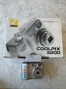 Nikon Coolpix E3200 3.2MP Digital Camera Silver - Picture 1 of 7