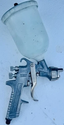 Pistola pulverizadora de alimentación por gravedad serie AirGunsa 9234 AZ3HTE2 ANEST IWATA USA, INC. con Foto 1 de 4