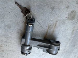 Volvo 142 144 145 164 Ignition Switch - Picture 1 of 8