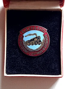 DDR Abzeichen - Eisenbahn - "Für ausgezeichnete Leistungen im Wettbewerb" - Picture 1 of 2