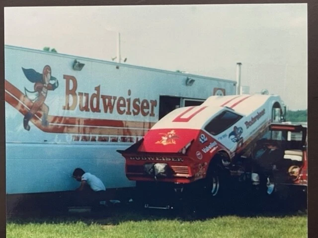 FOTO DE COLECCIÓN "ROY HARRIS PIT SHOT OF BUD MAN FUNNY CAR" 8" X 10" VRHTF Foto 1 de 1