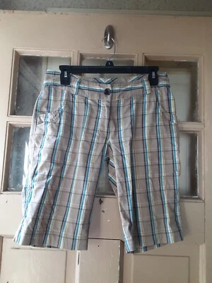 Lija Woman's Shorts Size 2 - Image 1 of 2
