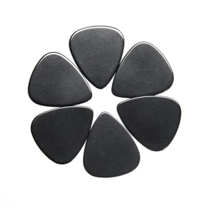 Lots of 100 pcs Thin 0.46mm Solid Black Guitar Picks Plectrums Celluloid - Picture 1 of 3