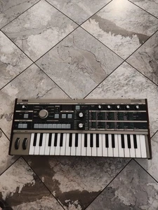 Korg Microkorg Synthesizer Vocoder Keyboard - Picture 1 of 6