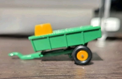 Matchbox John Deere tipping trailer #51 with 1 barrel vintage I-75 regular wheel - Image 1 of 4