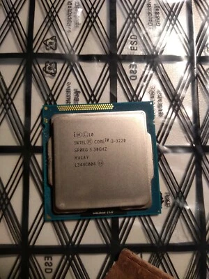 Intel Core i3-3220 SR0RG 3.3GHZ - Image 1 of 4