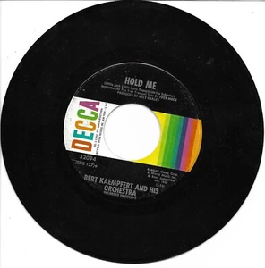 Bert Kaempfert: "Hold Me" / "Pussy Footin'" - VG+ '67 Easy Listening - plays NM! - Imagen 1 de 2