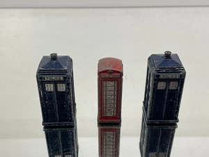 3x DINKY TOYS 42A+750 POLICE BOX + TELEPHONE BOX -~H6.0cm- FAIR CONDITION - 519 - Picture 1 of 5