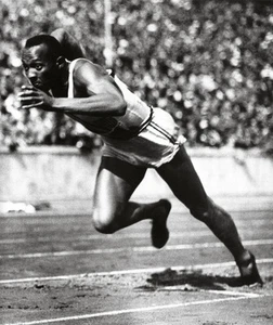 Jesse Owens Poster, Sprinter, On the Starting Block, Track & Field - Picture 1 of 1