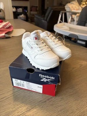 Zapatos Reebok clásicos de cuero blancos para niños pequeños 8,5C Foto 1 de 4