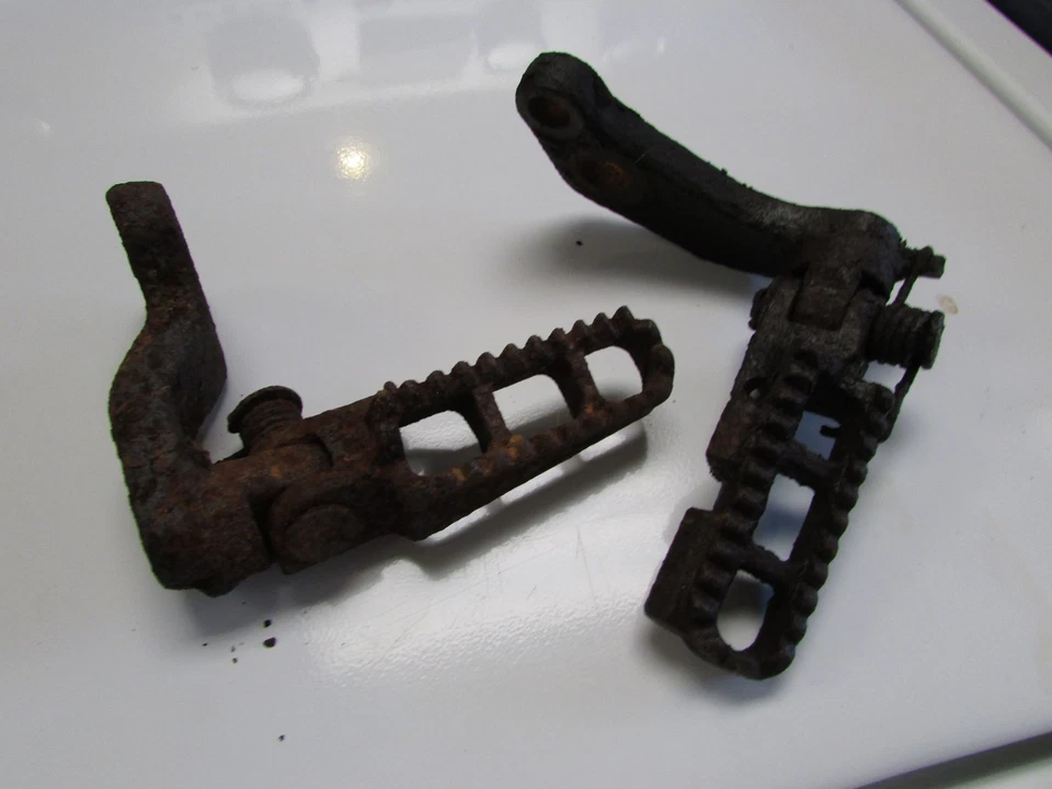 1985 Suzuki DR100 ножные колышки правая левая подножка DR 100 - Изображение 1 из 4