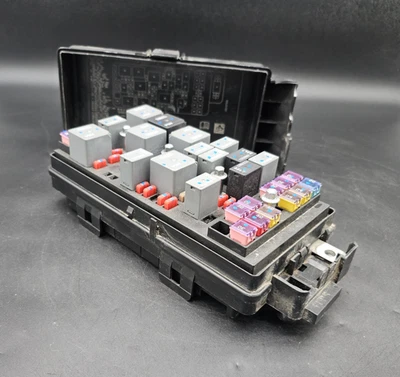 🏅 2008 - 2010 Chevy Malibu 3.6 3.6L Fuse Box Relay Module w/ Fogs  25883035  🏅 - Image 1 of 4