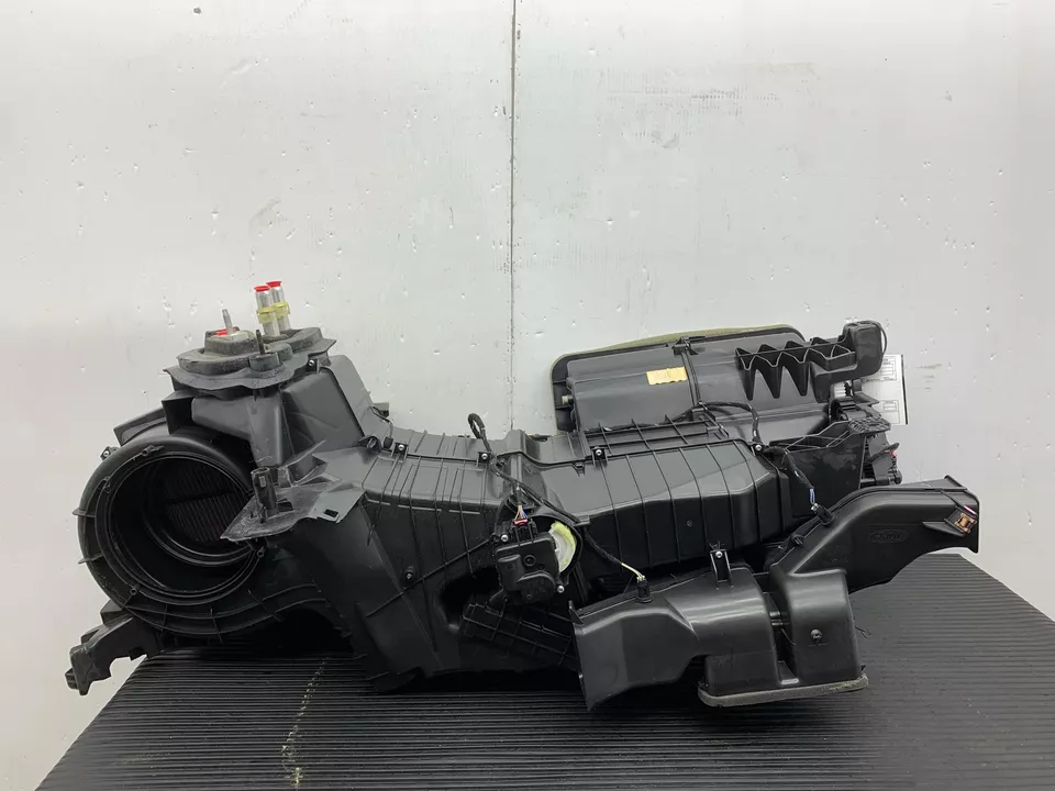 Ford Expedition 2018-2024 3,5 L climatización delantera aire acondicionado calefacción evaporación soplador carcasa del motor Foto 1 de 4