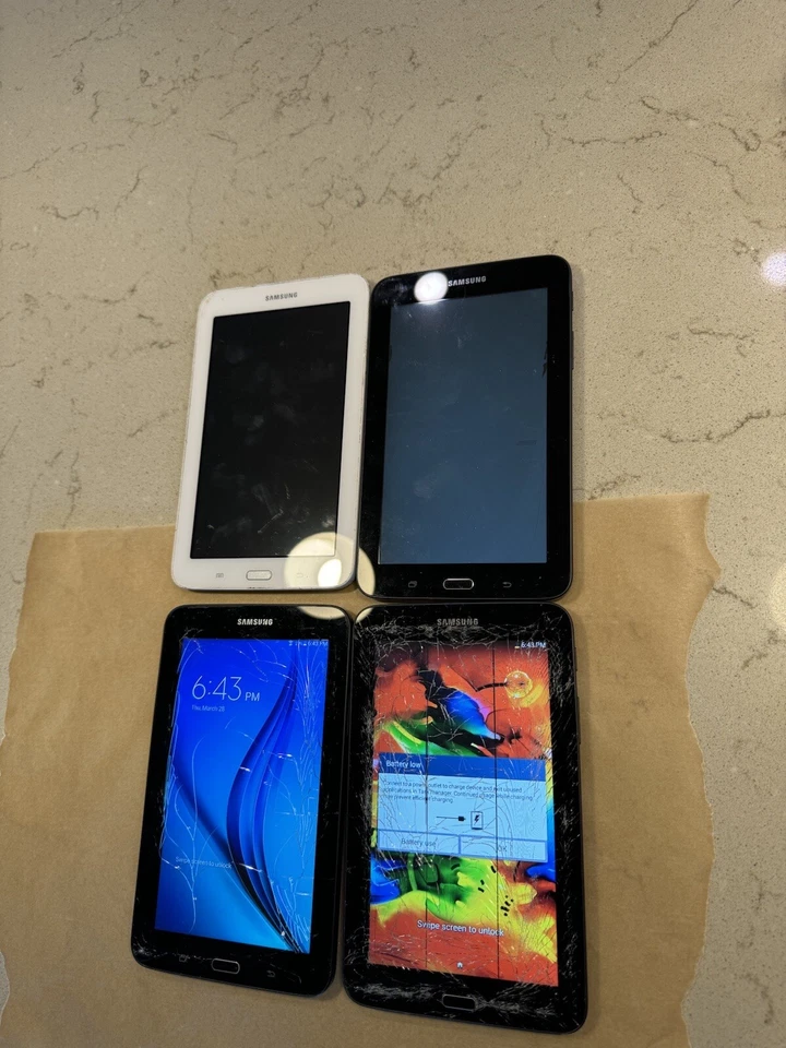 Samsung Galaxy Tab 3 Lite SM-T110 Wi-Fi 7" 8GB LOT X 4 BAD LCD - Image 1 of 4