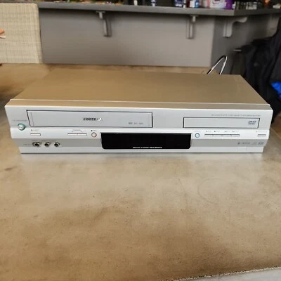 TOSHIBA SD-KV550SU 4 HEAD HIFI DVD CD VCR COMBO PROGRESSIVE SCAN, Read Pls - Image 1 of 4