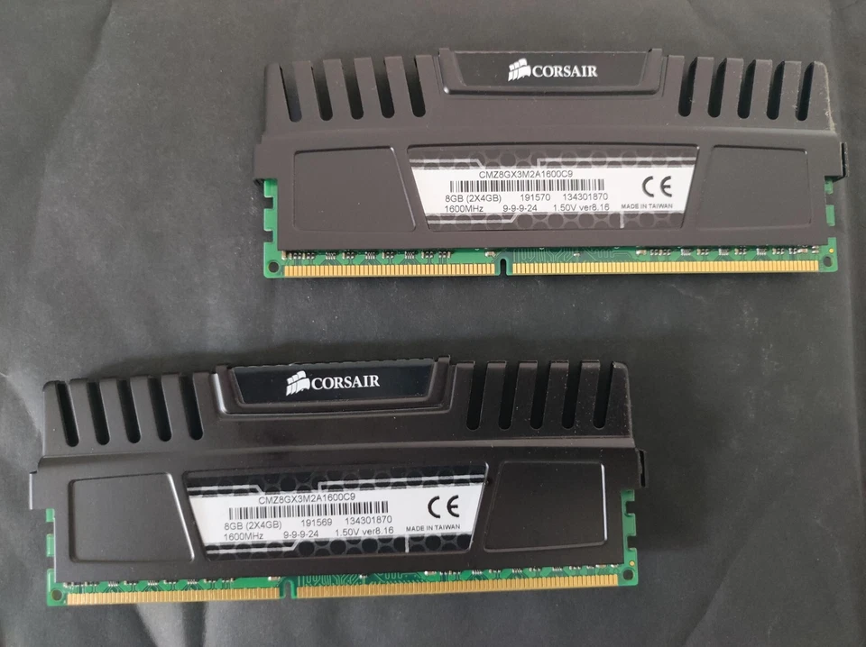 Corsair CMZ8GX3M2A 1600C9 (8GB 2X4GB) (DDR3-1600), DDR3 SDRAM, 1600... - Bild 1 von 1