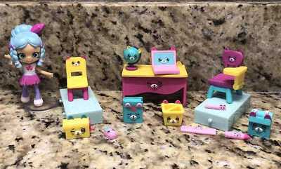 Shopkins Happy Places Clever Kitty Classroom Welcome Pack Paige Pencil Preowned - Image 1 of 4