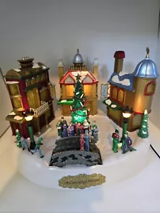 Villaggio di Natale Musicale "A Caroling We Go" 8 Canzoni Natalizie - Foto 1 di 24