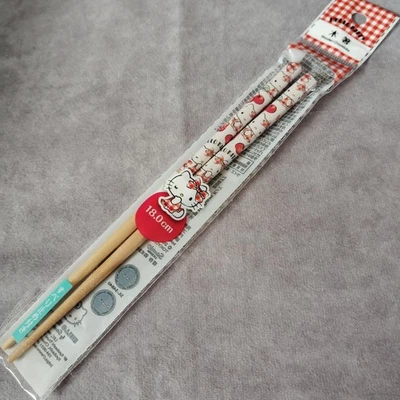 Palillos de madera Sanrio Hello Kitty 18 cm un par antideslizante blanco y rojo Foto 1 de 4