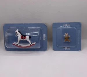 Colección Casa de Muñecas Del Prado - Guardería - Caballo Mecedor y Oso de Peluche Nuevo - Imagen 1 de 13