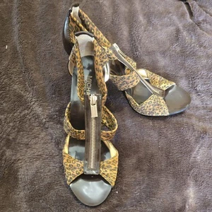 Michael Kors T Strap Berkley  Cheetah Print Front Zipper Sandal Heels Size 8.5M  - Picture 1 of 8