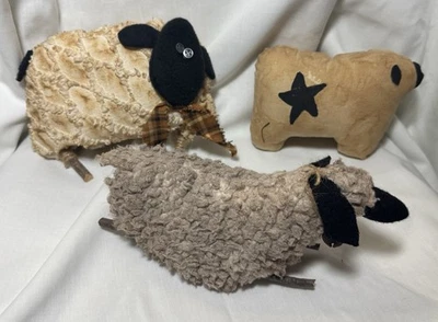 3 PRIMITIVE FOLK ART HANDMADE SHEEP 7.5 x 5.5 - 6 x 4 - 8 x 3.5 - Image 1 of 4