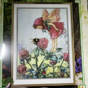 Kit punto croce fate fiori la fata trifoglio rosso 5515 di Cicely Mary Barker - Foto 1 di 16