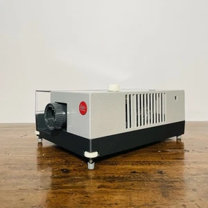 Leica Pradolux 24 Projecteur Diapositives 35mm – Manuel – Compatible Rollei - Imagen 1 de 11