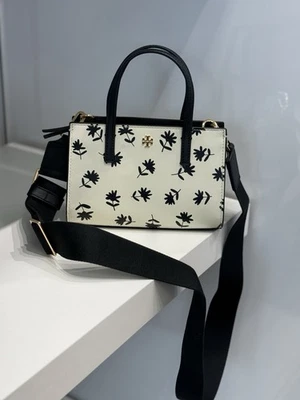 BOLSO PEQUEÑO ESTAMPADO NEGRO TORYBURCH 181073 NEGRO MARGARITA DISPERSA $450 Foto 1 de 4