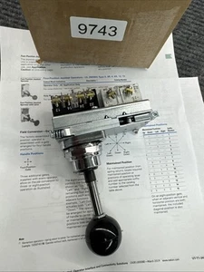 Eaton Cutler Hammer 10250T451 Joystick Operator 4 Position 2 Maintained 2 Momen. - Picture 1 of 10