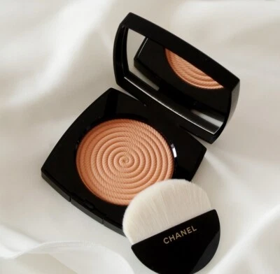 Pó iluminador Chanel Les Beiges brilho saudável bronzeador pôr do sol - Imagem 1 de 4