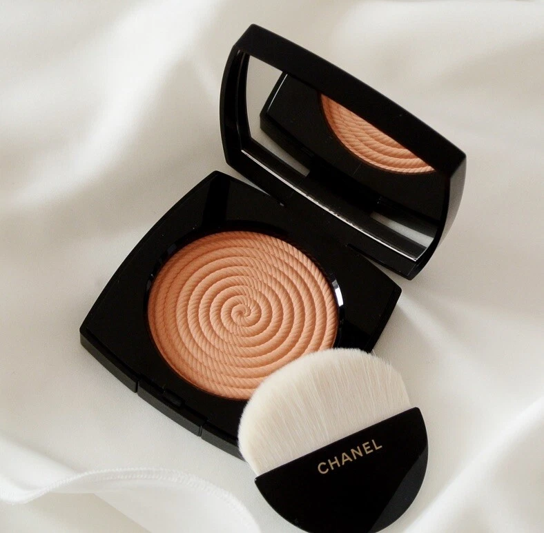 Chanel Les Beiges Polvo Iluminador Brillo Saludable Puesta de Sol Foto 1 de 4