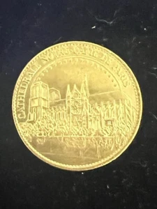 Notre Dame Paris Coin Souvenir Vintage Via Viatores Quaerit (C4) - Picture 1 of 2