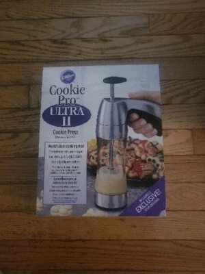 Prensa de galletas Wilton Cookie Pro ULTRA II con 19 discos en total usada en excelente estado Foto 1 de 4