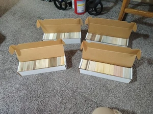 Caja de tarjetas coleccionables deportivas de béisbol de 800 Plus - Imagen 1 de 5