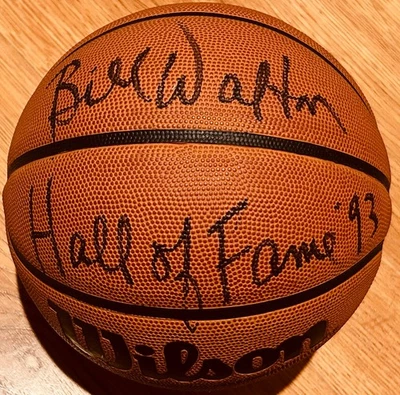 Bill Walton (UCLA) firmado autografiado Wilson NCAA baloncesto Salón de la Fama 93 JSA Foto 1 de 2