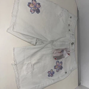 LEVI'S GIRLS LOW PITCH MIDI SHORTS DENIM DISTRESSED FLORAL OFF WHITE SIZE 14 REG - Picture 1 of 12