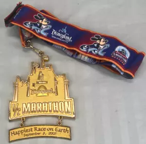 Medaglia Disneyland 2007 gara 1/2 mezza maratona corsa e cordino - Foto 1 di 4