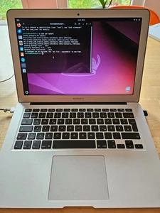Apple MacBook Air 7,2 13 Zoll with Ubuntu Linux installed - Bild 1 von 11