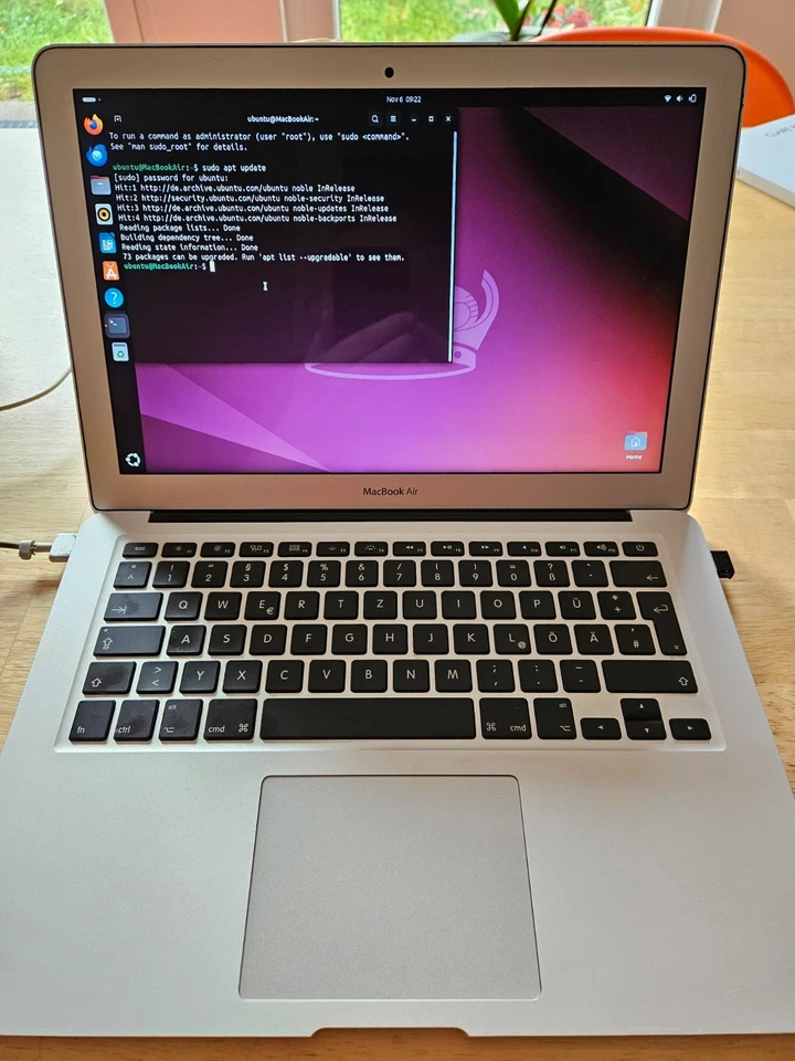 Apple MacBook Air 7,2 13 Zoll with Ubuntu Linux installed - Bild 1 von 4