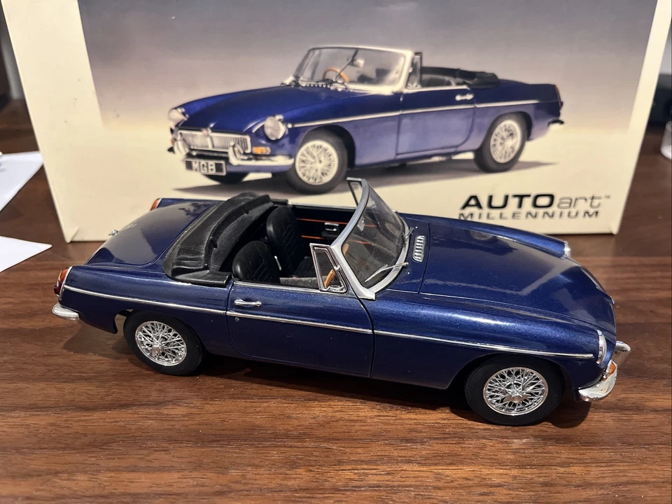 Auto Art 1/18 MGB Roadster MK II azul Foto 1 de 4