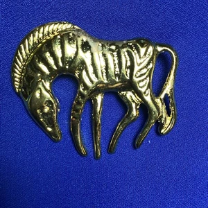 VINTAGE Gold Tone Zebra Brooch - Animal Pin, 1.5”, Equine Collectible - Picture 1 of 8